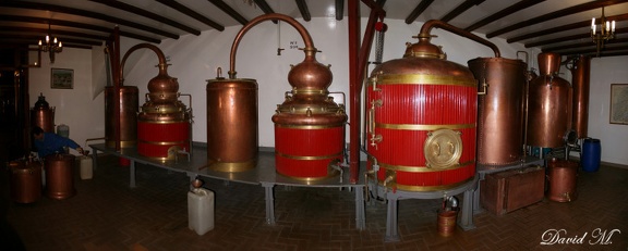 Panoramique de la salle de distillation