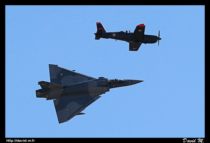 Mirage_2000-5_-_Interception_par_l_escadron_1_2_Cigognes_02.jpg
